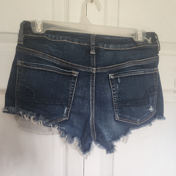 American Eagle Womens Distressed Denim Shorts With Peekaboo Pocket Liner - Size6 - Picture 9 of 13